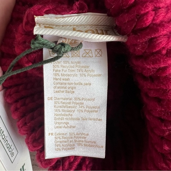 Barbour Burgundy Red Penshaw Cable Knit Beanie Pom-Pom New